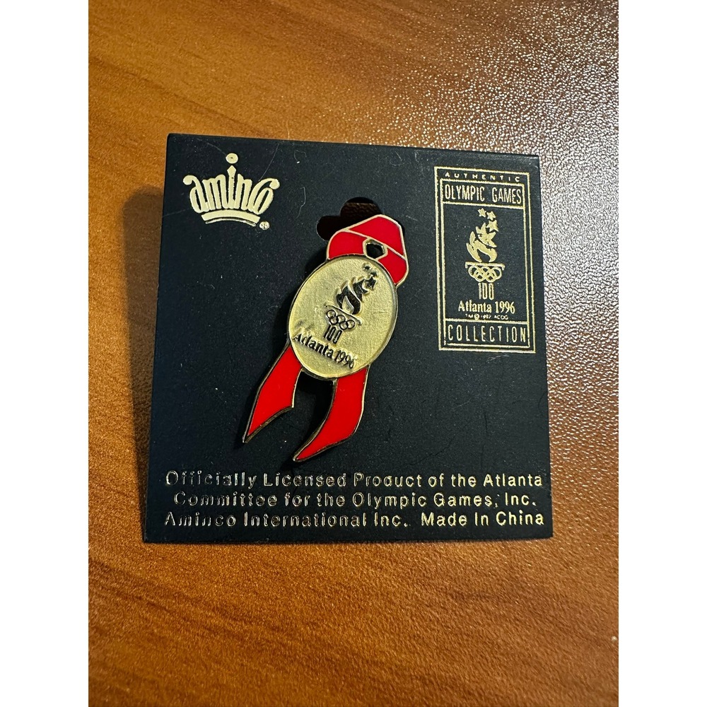 Vintage Atlanta 1996 Olympic Games Red Ribbon Gold Tone Pin Aminco AOG-1000 NEW
